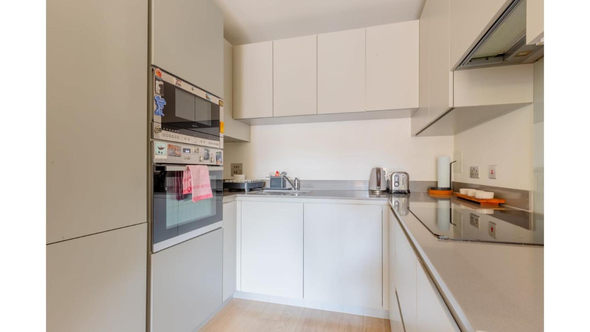 Modern 1bd Flat W Balcony Heart Of Brixton Londra