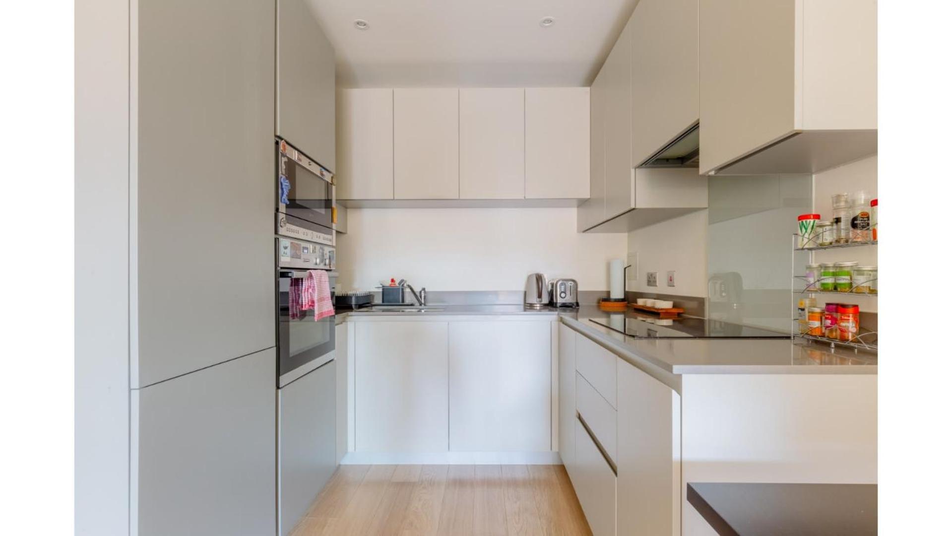 Modern 1bd Flat W Balcony Heart Of Brixton * Londra
