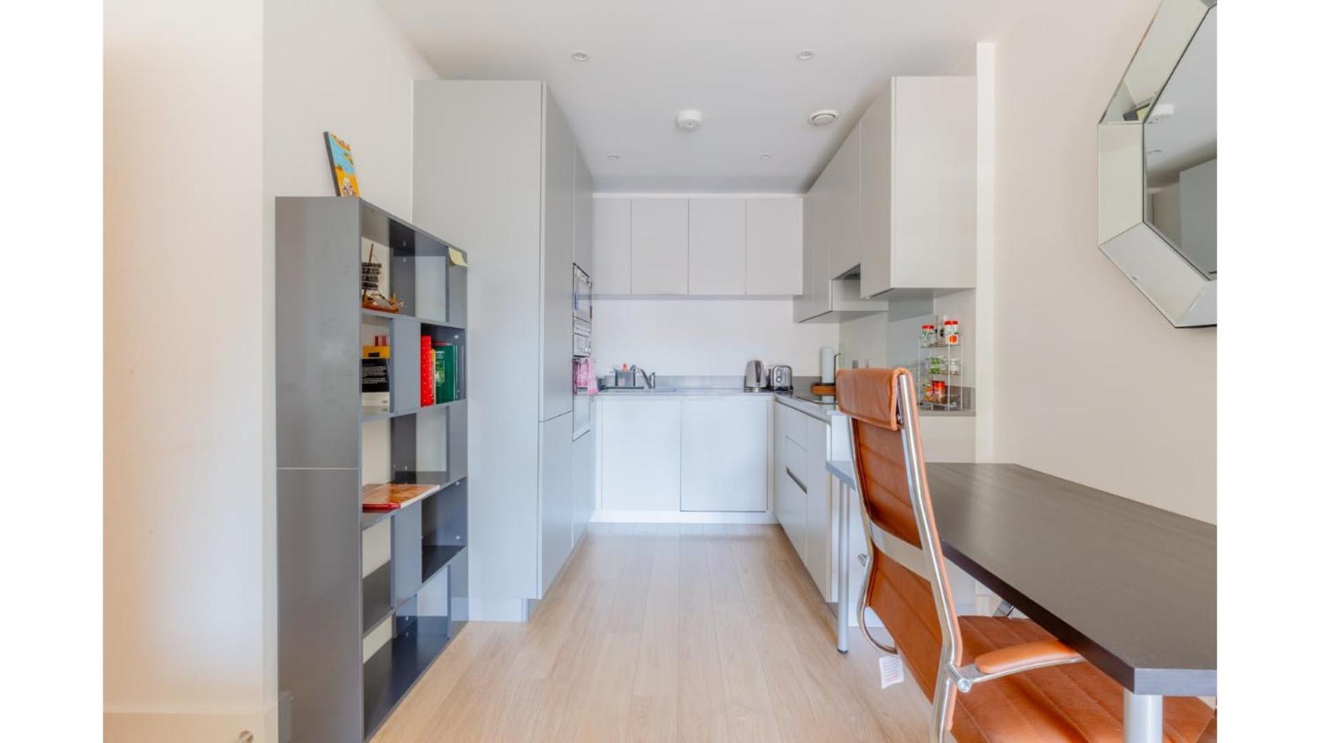 Modern 1bd Flat W Balcony Heart Of Brixton Londra
