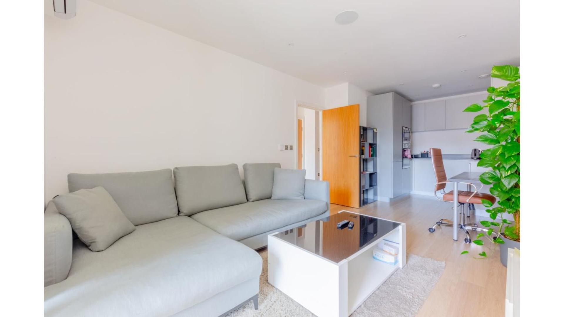 Modern 1bd Flat W Balcony Heart Of Brixton Londra